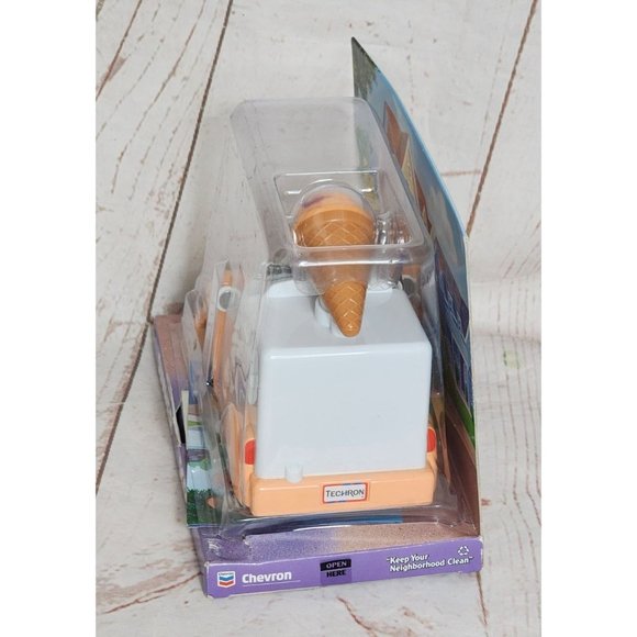 Vintage TheChevron Cars Summer Scoop Toy Ice Cream Truck with Opening Doors - Picture 6 of 16